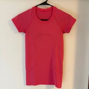 Lululemon Swiftly Tech Short Sleeve Top Size 2 Coral Pink Seamless Running